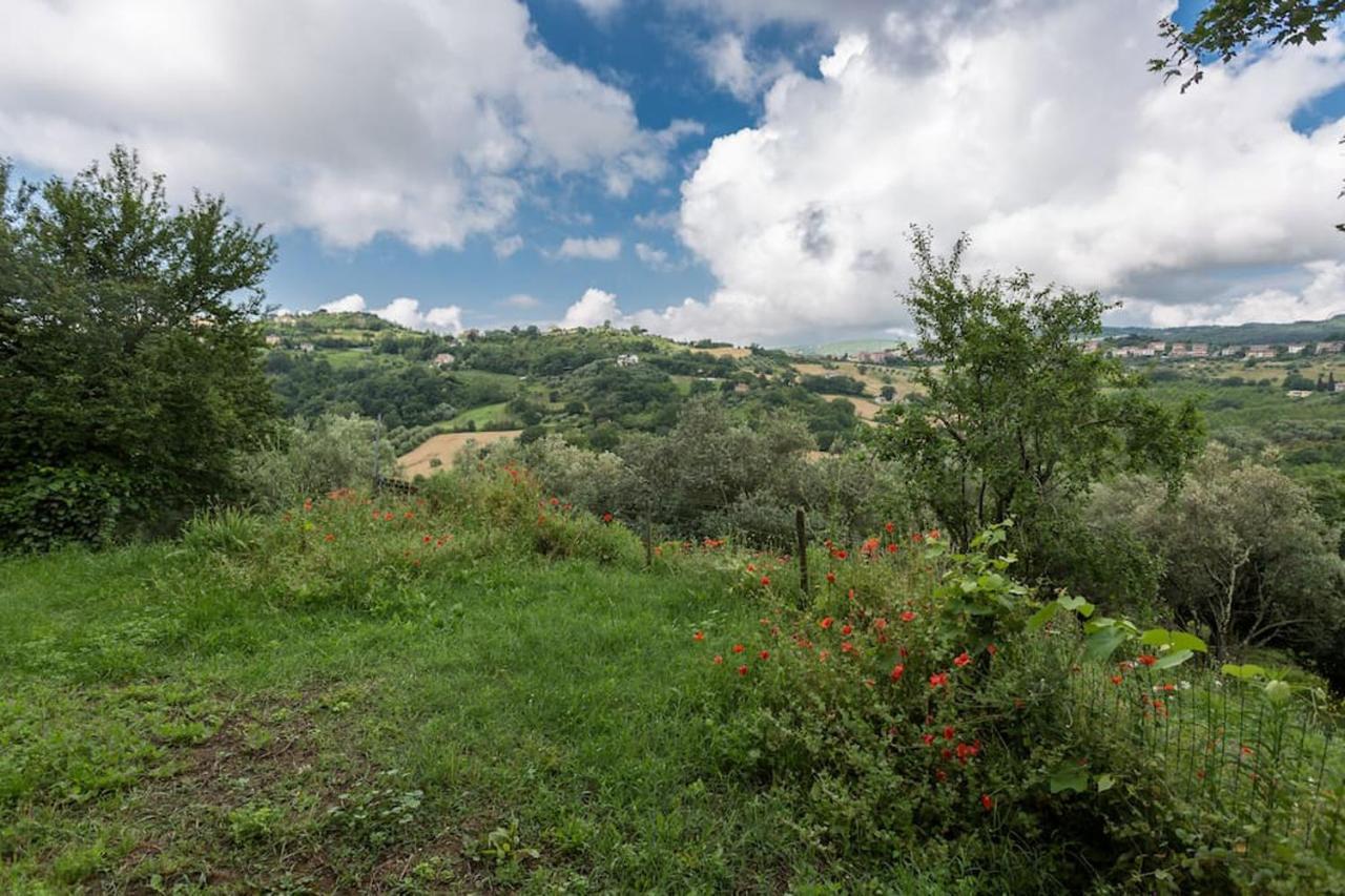 Agriturismo Il Poggio Degli Scoiattoli Perugia Exterior foto
